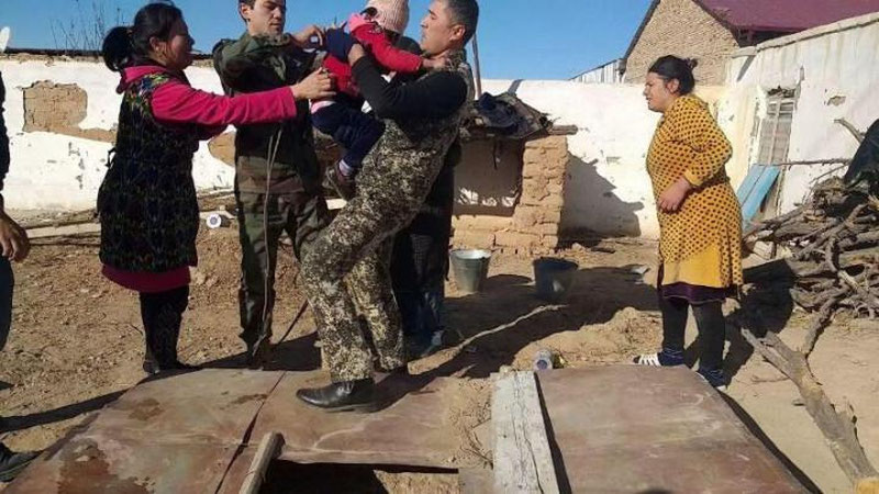 Изрображение 'В Навоийской области со дна 15-метровой ямы достали девочку (фото, видео)'