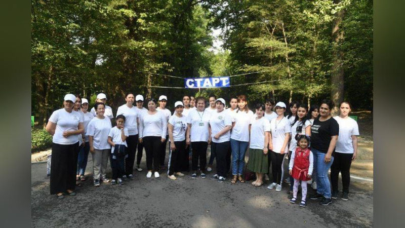 Изрображение 'АКЦИЯ ПРОТИВ ПОДРОСТКОВОГО ОЖИРЕНИЯ В БОТАНИЧЕСКОМ САДУ (ФОТО)'