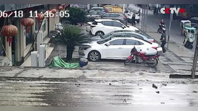 Изрображение 'Житель Китая чудом поймал выпавшего из окна ребенка (видео)'