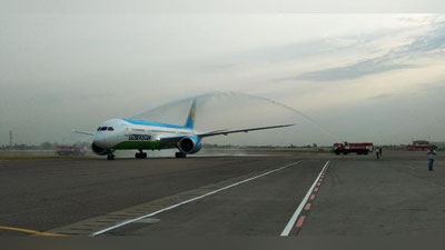 Изрображение 'Пятый по счету "Дримлайнер" приземлился в ташкентском аэропорту (фото)'