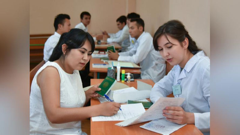 Изрображение 'Каких девушек примут в вузы на основе дополнительного государственного гранта?'