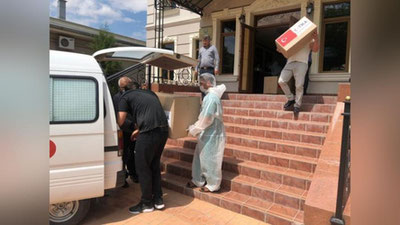 Изрображение 'Национальная палата инновационного здравоохранения передала защитные средства клиникам'