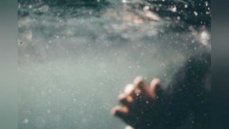 Изрображение 'В Зангиате трое парней ударили девушку ножом и сбросили ее в канал'