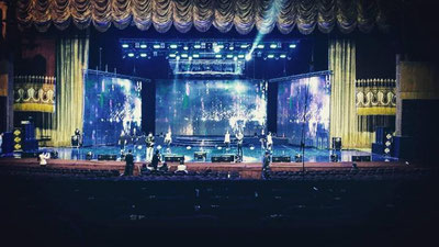 Изрображение 'Исполнителям, поющим "вживую", предоставят скидку на проведение концерта'