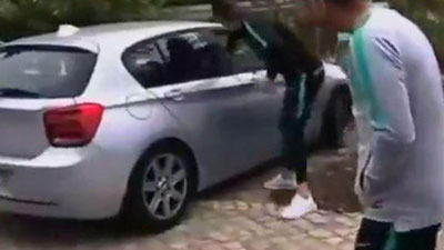 Изрображение 'Роналду «украл» телефон у фаната (видео)'