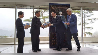 Изрображение 'Музею Михо в Киото передали книги "Культурное наследие Узбекистана"'