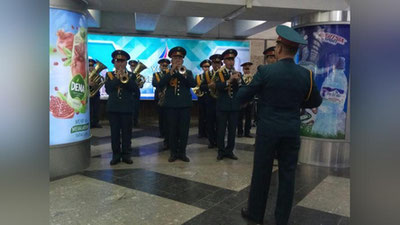 Изрображение 'Видео: концерт в столичном метро в честь Дня защитников Родины'