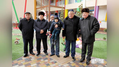 Изрображение 'Троих жителей Ташкента наградили за спасение выпавшего из окна мальчика (фото)'