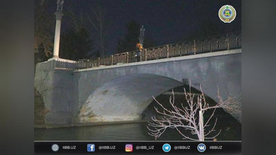 Изрображение 'В Ташкенте сотрудник ППС спас женщину, упавшую в канал "Бозсу"'