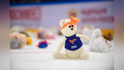 Изрображение '"Хумо" провел первый в стране мишкопад во время благотворительного матча (видео)'