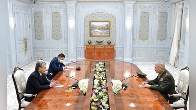 Изрображение 'Президент принял командующего Центральным командованием Вооруженных сил США'