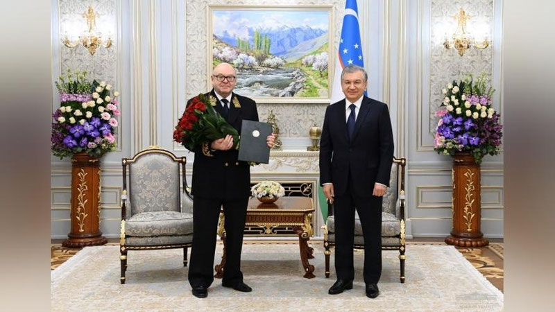 Изрображение 'Президент наградил завершающего дипмиссию посла РФ Владимира Тюрденева'