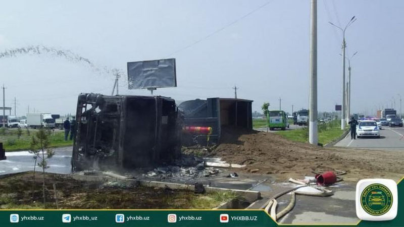 Изрображение 'В Ташкенте опрокинулся и сгорел грузовик (видео)'