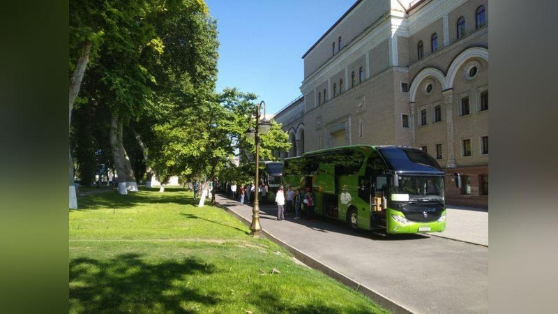 Изрображение 'Коллектив ГАБТа имени Навои выехал на гастроли в Кашкадарью'