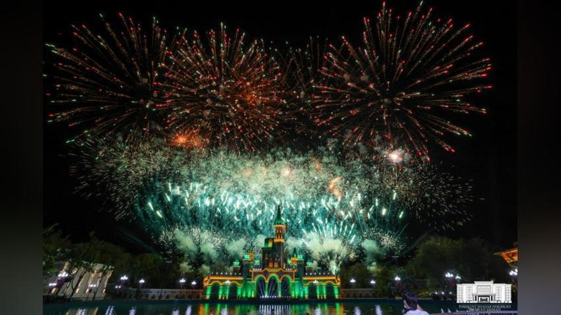 Изрображение 'В Ташкенте торжественно открылся парк Magic City (видео)'