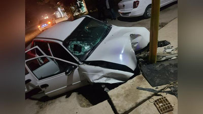 Изрображение 'В Денау водитель нарушил правила и врезался в столб (видео)'