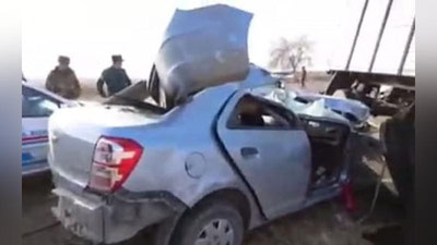 Изрображение 'В Самарканде Cobalt влетел под прицеп грузовика: двое погибли (видео)'