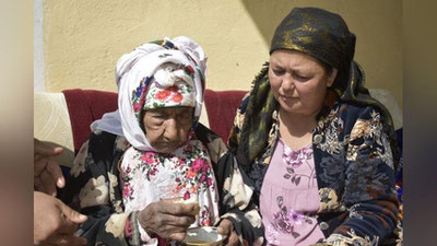 Изрображение 'Долгожительница из Кашкадарьи впервые получила свидетельство о рождении'