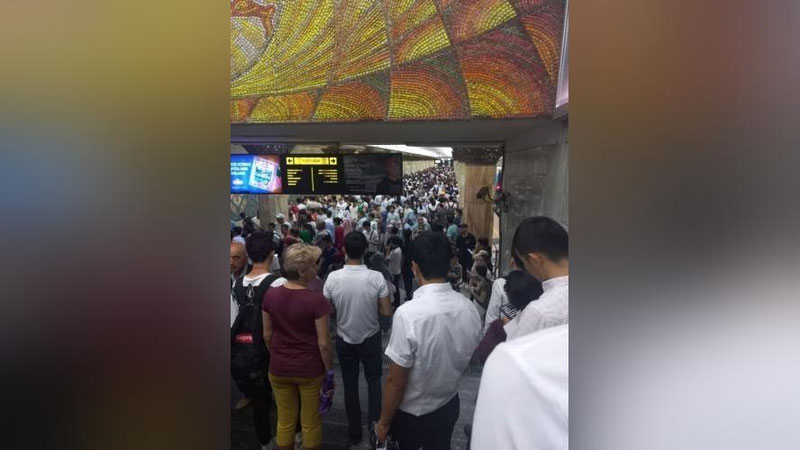 Изрображение 'Быстрее всего COVID-19 передается в метро и в автобусе'