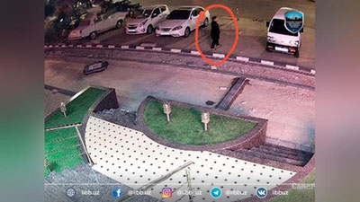 Изрображение 'В Ташкенте камеры видеонаблюдения зафиксировали кражу дренажных решеток на улице Абая'