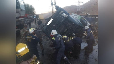 Изрображение 'ДТП с участием трех грузовиков произошло на перевале "Камчик"'