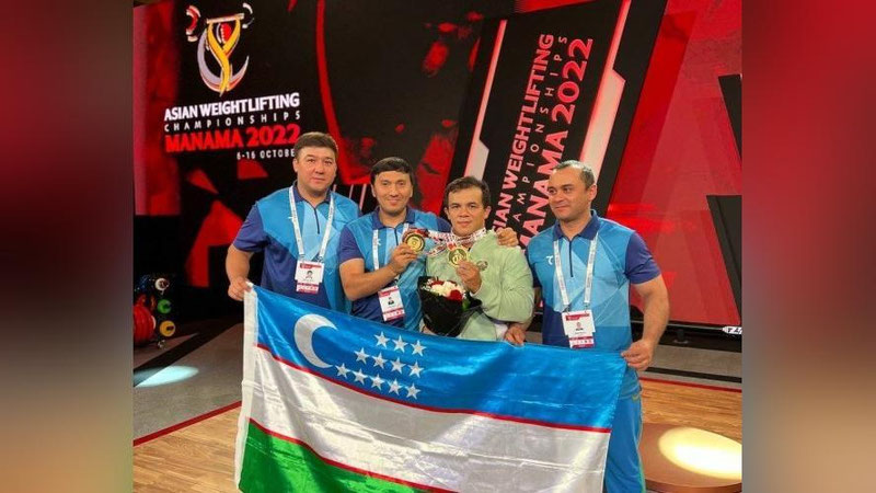 Изрображение 'Тяжелоатлет Достон Якубов завоевал три медали чемпионата Азии по тяжелой атлетике'