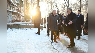 Изрображение 'Президент побывал на Чиланзарской теплоцентрали и незапланированно посетил учтепинскую махаллю (видео)'