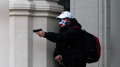 Изрображение 'В Нью-Йорке застрелили мужчину, открывшего огонь у кафедрального собора (видео)'