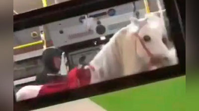 Изрображение 'Необычные безбилетники в ташкентском автобусе: виновные наказаны (видео)'