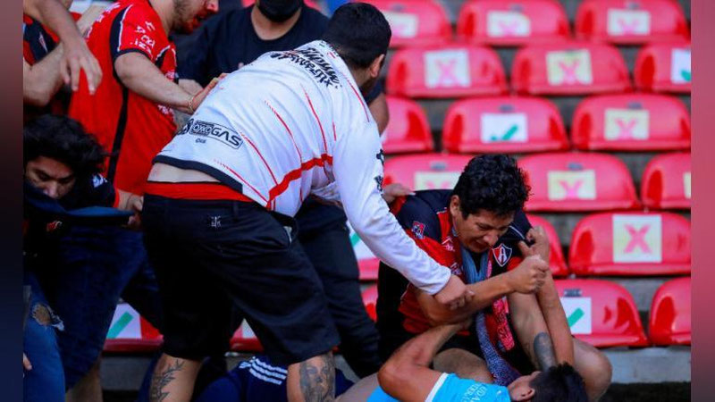 Изрображение 'Во время массовой драки на стадионе в Мексике погибли 17 человек'