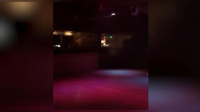 Изрображение 'МОМЕНТ РАССТРЕЛА ЛЮДЕЙ В КАЛИФОРНИЙСКОЙ БАРЕ ПОПАЛ НА ВИДЕО'