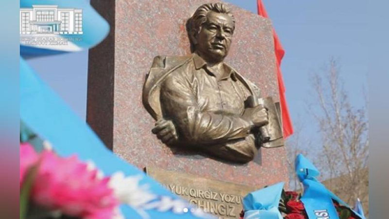 Изрображение 'В ТАШКЕНТЕ УСТАНОВИЛИ БАРЕЛЬЕФ ЧИНГИЗУ АЙТМАТОВУ (ВИДЕО)'