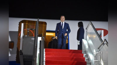 Изрображение 'Абдулла Арипов встретил в аэропорту Дмитрия Медведева'