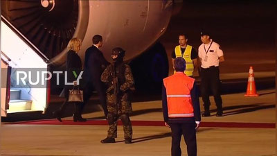 Изрображение 'ПРЕЗИДЕНТА ФРАНЦИИ ЗАБЫЛИ ВСТРЕТИТЬ В БУЭНОС-АЙРЕСЕ (ВИДЕО)'