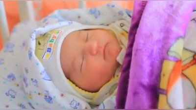 Изрображение 'В Намангане женщина родила в автомобиле ДПС по пути в роддом (видео)'