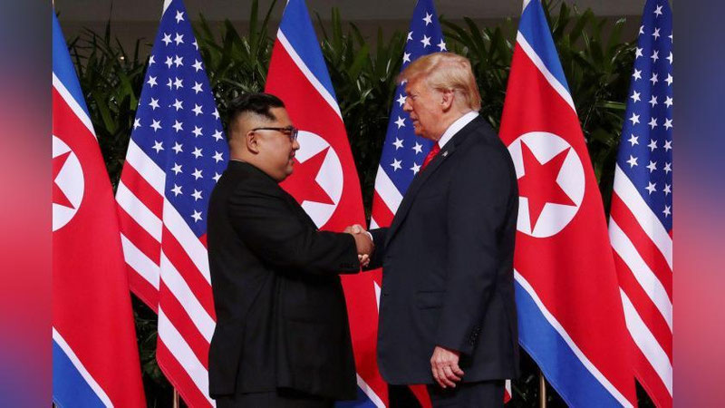 Изрображение 'ИСТОРИЧЕСКАЯ ВСТРЕЧА: ТРАМП И КИМ ЧЕН ЫН ПОЖАЛИ РУКИ'