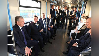 Изрображение 'Президент проехался на метро с представителями общественности'