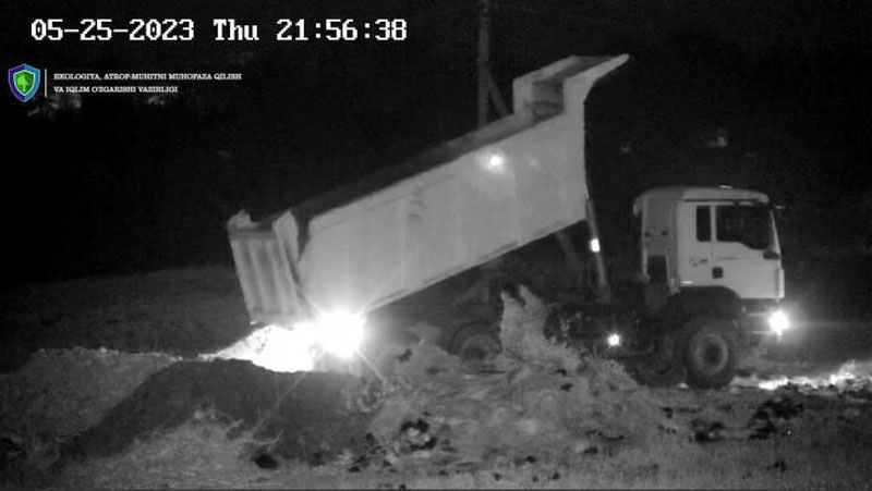 'Yangiyo`lda fuqaro o`zi tashlagan chiqindilarni yig`ib oldi va 3 million 300 ming so`m jarima ham to`ladi (video)'ning rasmi