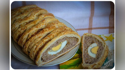 Изрображение 'РЕЦЕПТ К НОВОМУ ГОДУ: МЯСНОЙ РУЛЕТ В СЛОЕНОМ ТЕСТЕ'