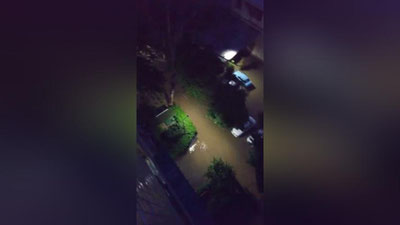 Изрображение 'Из-за прорыва трубы на Юнусабаде затопило двор (видео)'