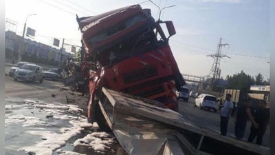 Изрображение 'Крупное ДТП произошло в Ташкенте напротив рынка "Бек тупи" (фото, видео)'