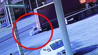 Изрображение 'В Джизакской области "Нексия" влетела под грузовик: пассажир в реанимации (видео)'