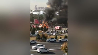 Изрображение 'В Ташкенте на "Хадре" сгорел магазин на остановке (видео)'