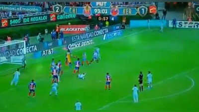 Изрображение 'Мексиканский вратарь забил гол ударом через все поле (ВИДЕО)'