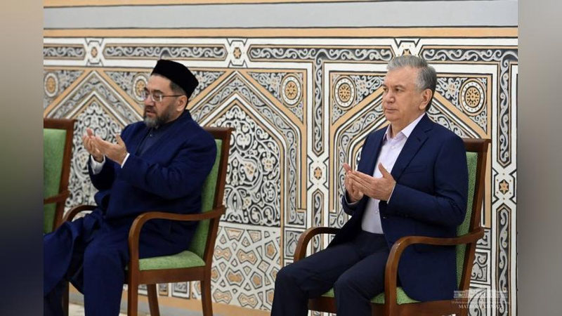 'Shavkat Mirziyoev Surxondaryoga tashrifni Hakim at-Termiziy maqbarasini ziyorat qilishdan boshladi'ning rasmi