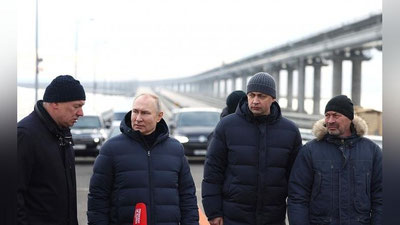 'Putin portlashdan keyin qayta tiklangan Qrim ko`prigiga bordi (video)'ning rasmi