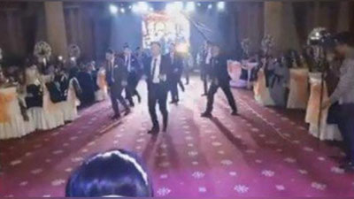 Изрображение 'ПОЛЬЗОВАТЕЛЕЙ СЕТИ ПОКОРИЛ ТАНЕЦ ЖЕНИХА НА УЗБЕКСКОЙ СВАДЬБЕ (ВИДЕО)'