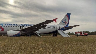 'Sochidan uchgan samolyot favqulodda Novosibirskdagi ekin maydoniga qo`ndi (video)'ning rasmi