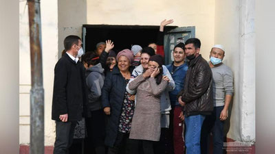 Изрображение 'Президент Узбекистана незапланированно побывал в ферганской махалле (видео)'