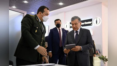 Изрображение 'Шавкат Мирзиёев посетил пограничный таможенный пост "Айритом" (фото)'